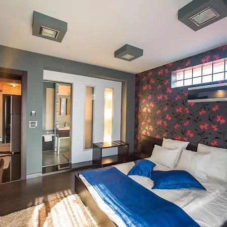 Simple Self Check In Homestay Bucharest
