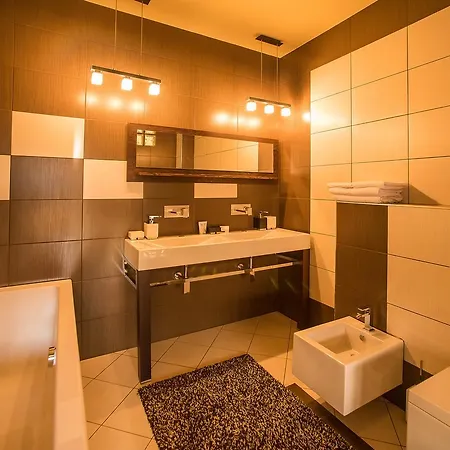 Simple Self Check In * 布加勒斯特