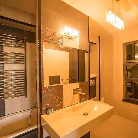 Simple Self Check In Homestay Bucharest